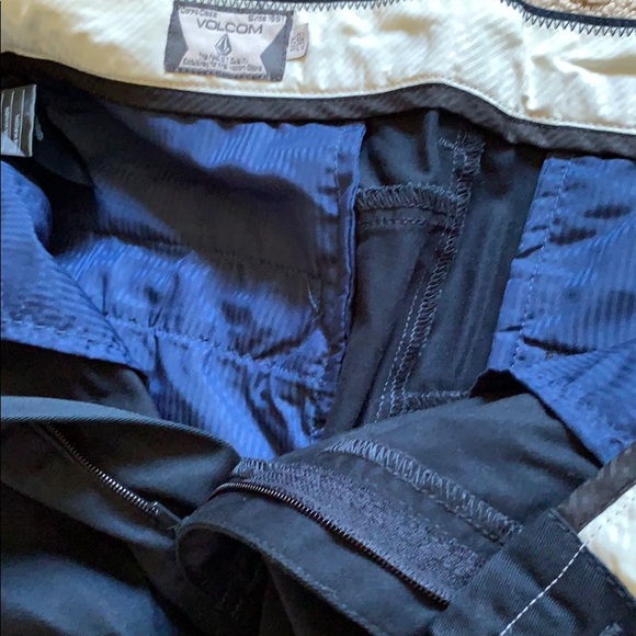 Volcom Shorts - Picture 5 of 8